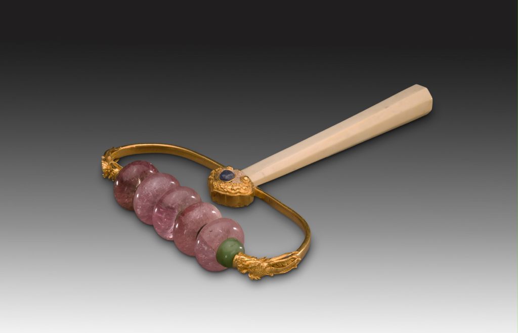 图片[1]-Gold inlaid tourmaline breast pushing-China Archive